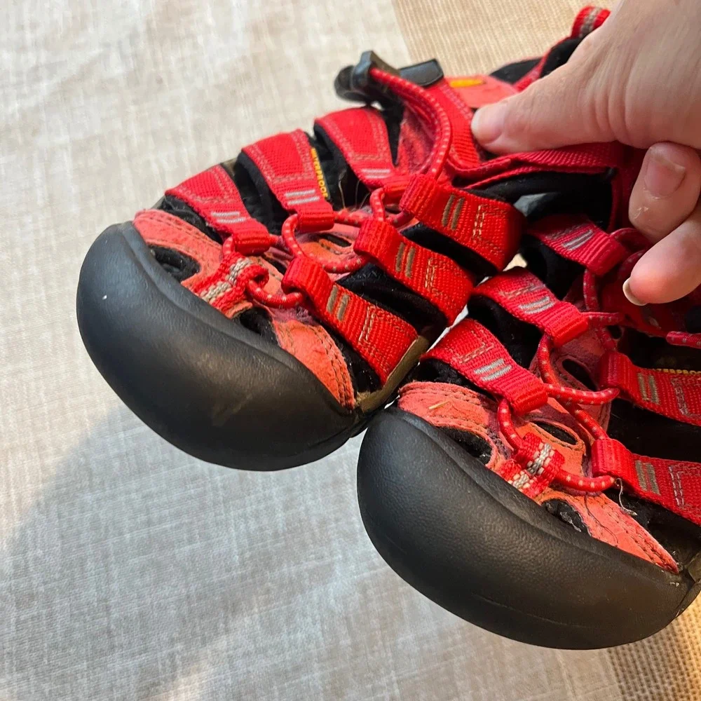 Keen Newport H2 Kids Red Black Waterproof Sport Sandals Size 2 US 34 EU